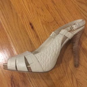 Really nice pair of shoes that go with any outfit